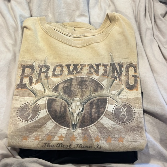 Super cute graphic tee - Picture 3 of 3